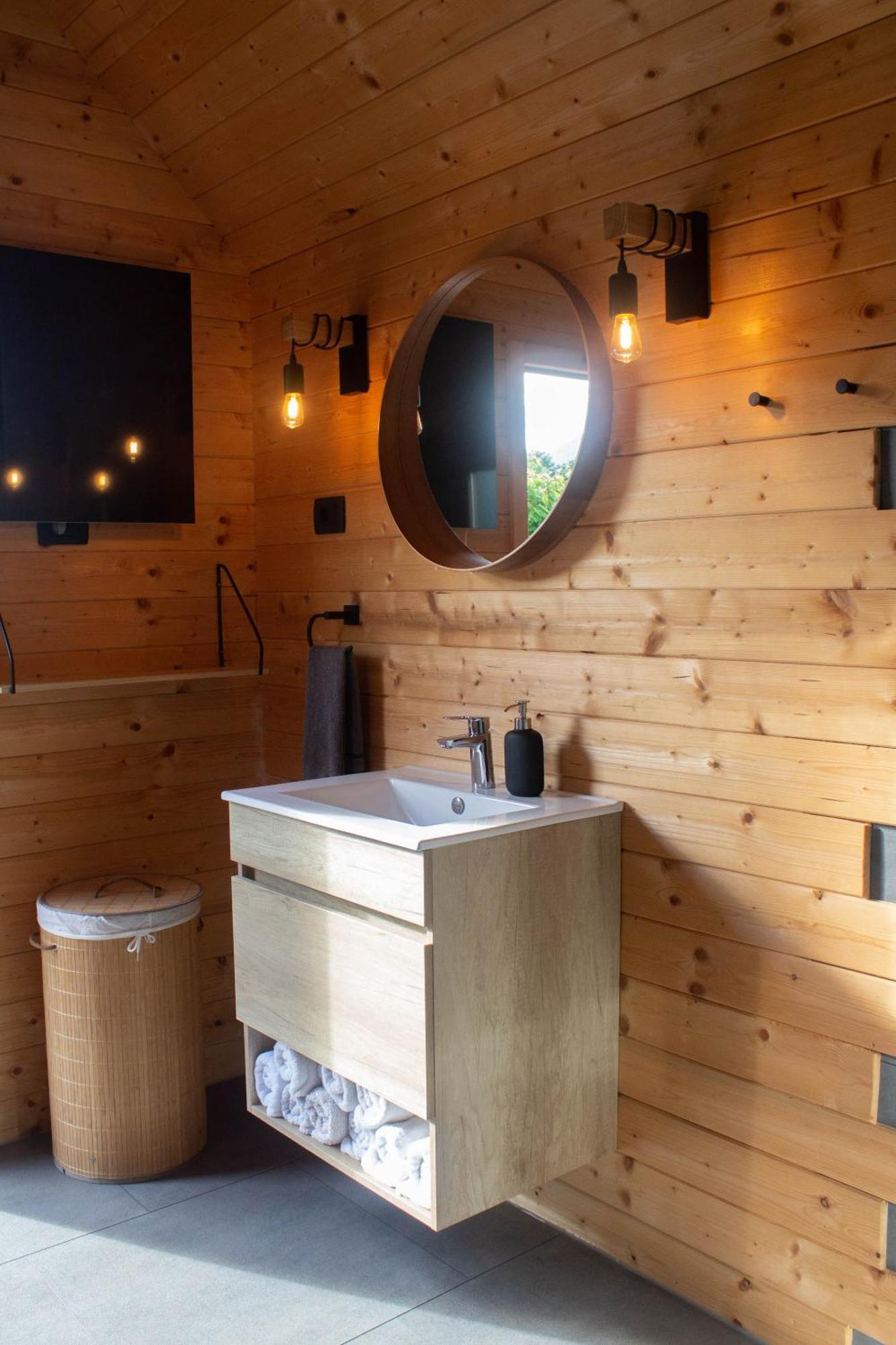 Hiška-Glamping Hotel Ajdovščina Eksteriør billede